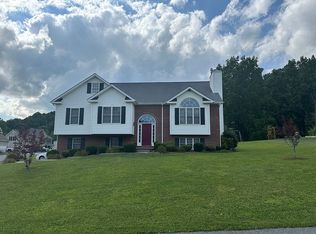189 Burgess Dr, Bluefield, VA 24605