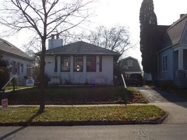 2101 E Newton Ave, Shorewood, WI 53211
