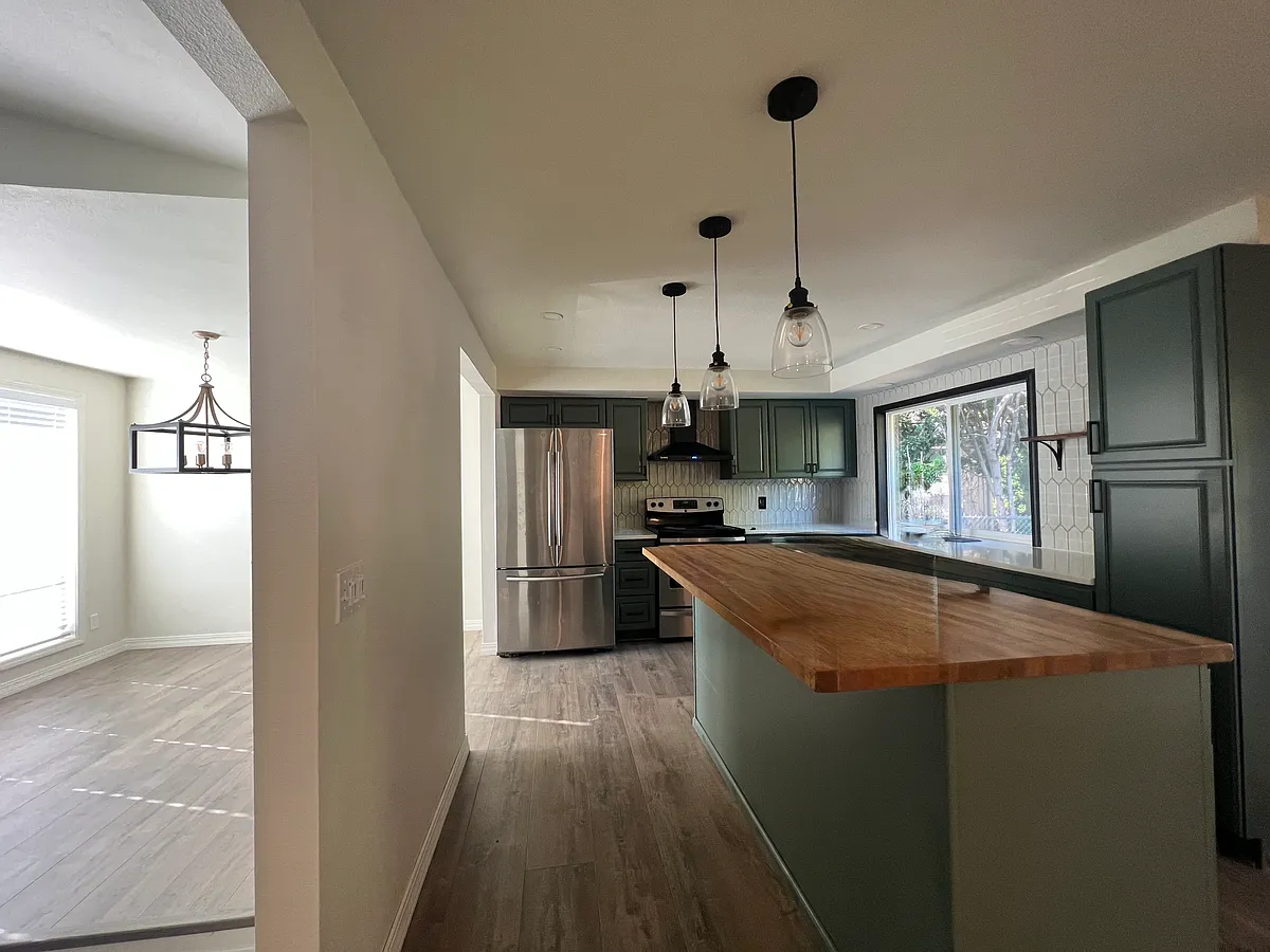 Kitchen - 1011 SE 146th Ct