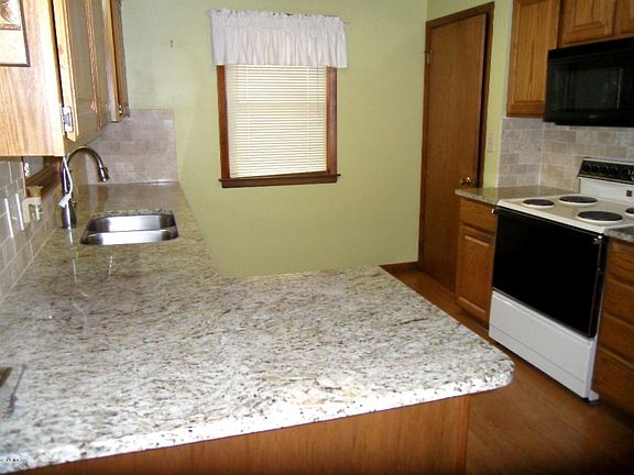 4th image of 1310 Oakwood Dr SW