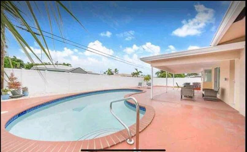1st image of 431 SE 5th Court