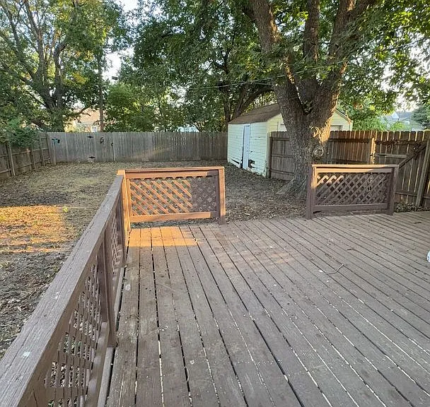 705 W Indiana Ave — Photo 3