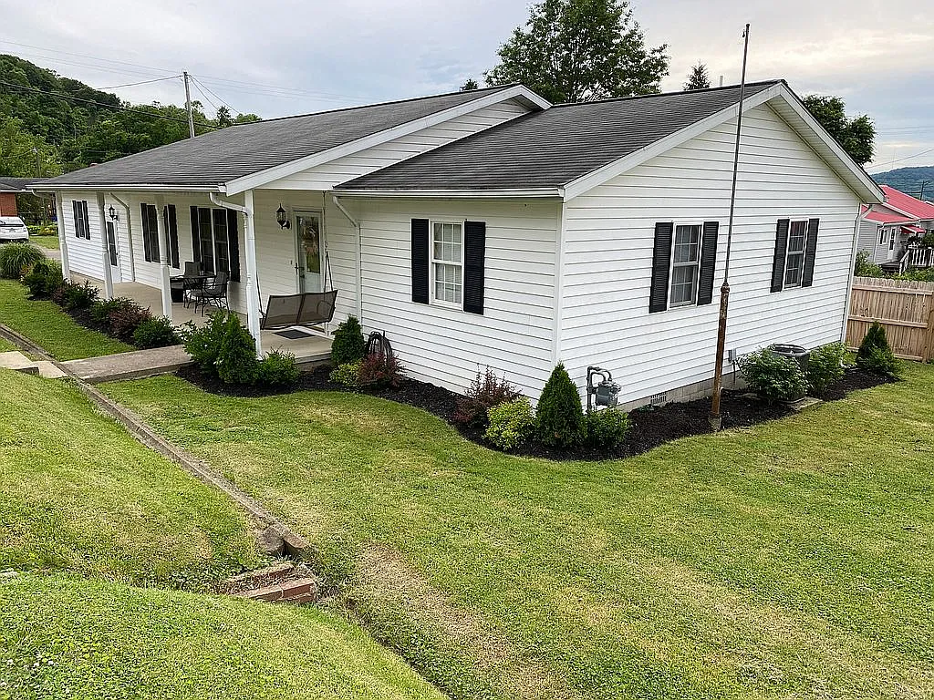 1137 Rosemount Rd photo 1