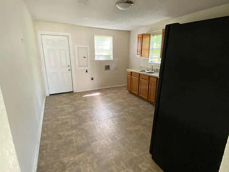 1006 W Owing St — Photo 11
