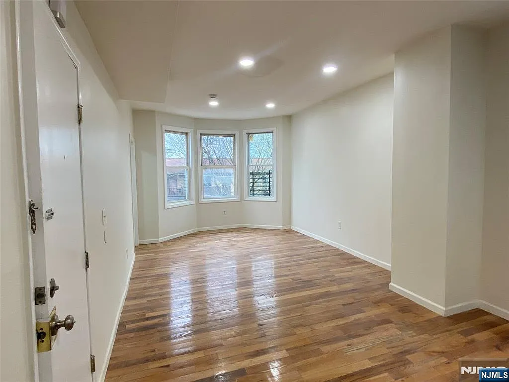 3 bed, 2.0 bath, $2,450 — Photo 2