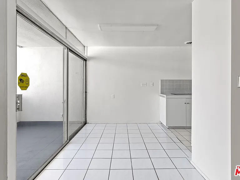 1233 Barry Ave #201 — Photo 8