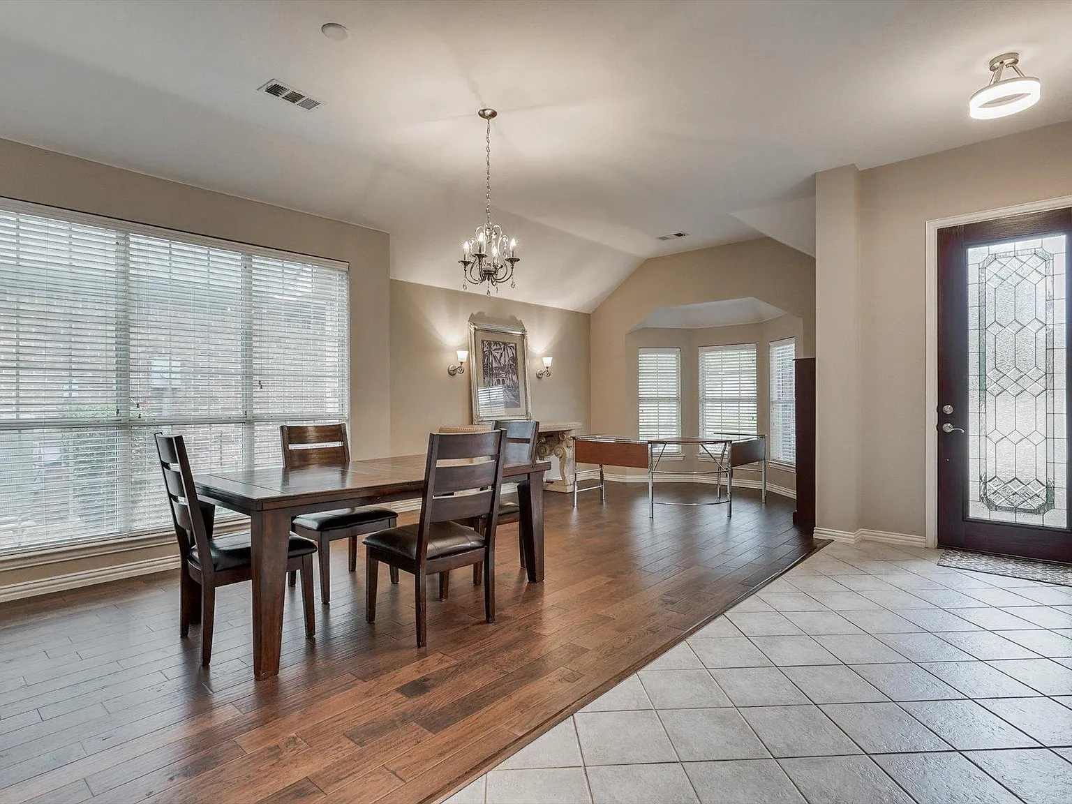 1000 Noble Ave — Photo 3