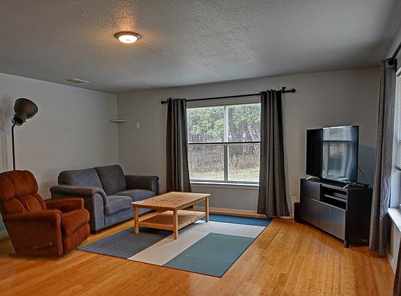 4th image of 209 Sparkman Dr