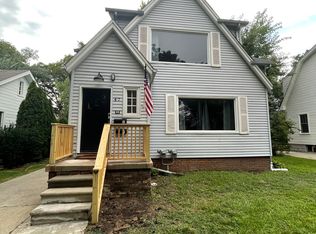 47 Fairwood Blvd, Pleasant Ridge, MI 48069