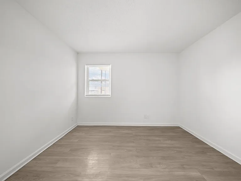 308 W Trinity Ave — Photo 17