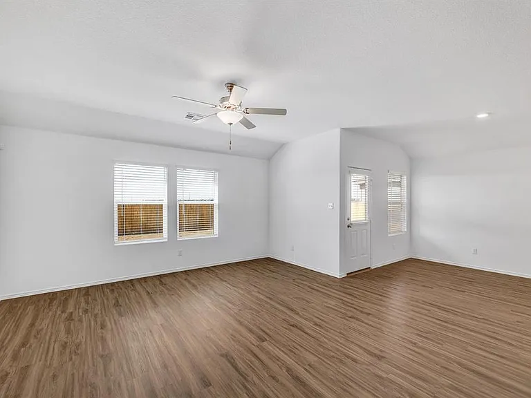 303 Chickasaw Ln — Photo 5