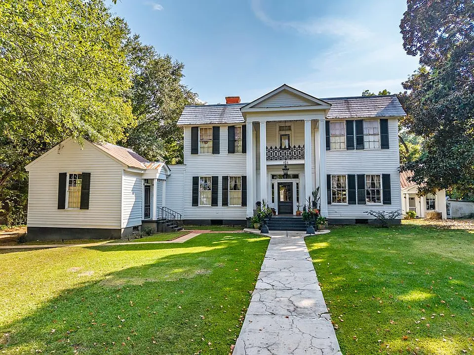 824 University Ave