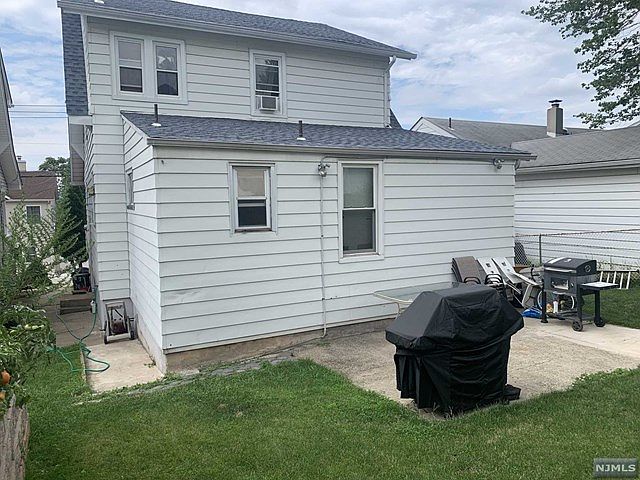 2nd image of 376 Macarthur Ave Floor 2