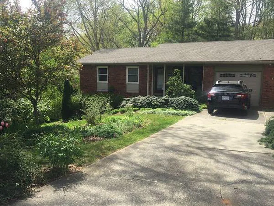 39 Brookcliff Drive — Photo 2