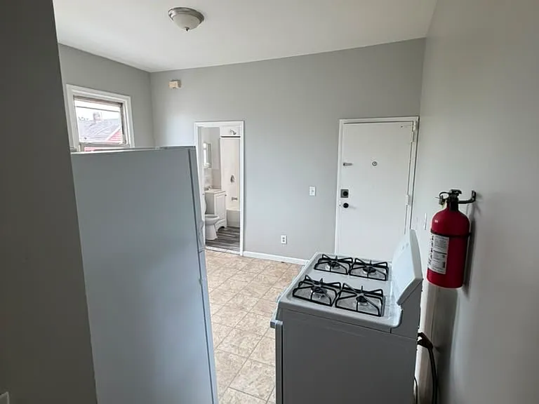 231 3rd St #3 — Photo 2