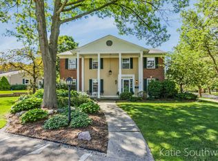 2630 Hampshire Blvd SE, East Grand Rapids, MI 49506
