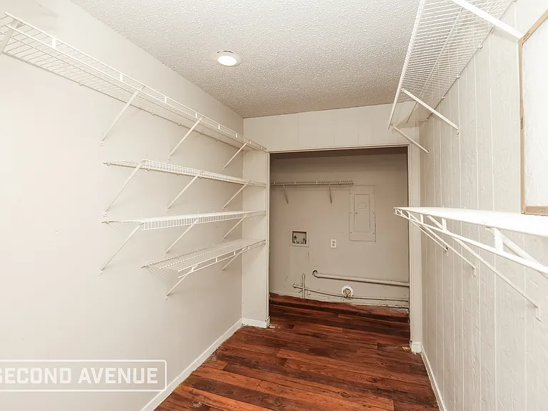 307 Halifax Ct — Photo 17