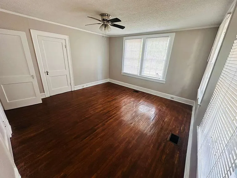 2331 Glendale Ave — Photo 17