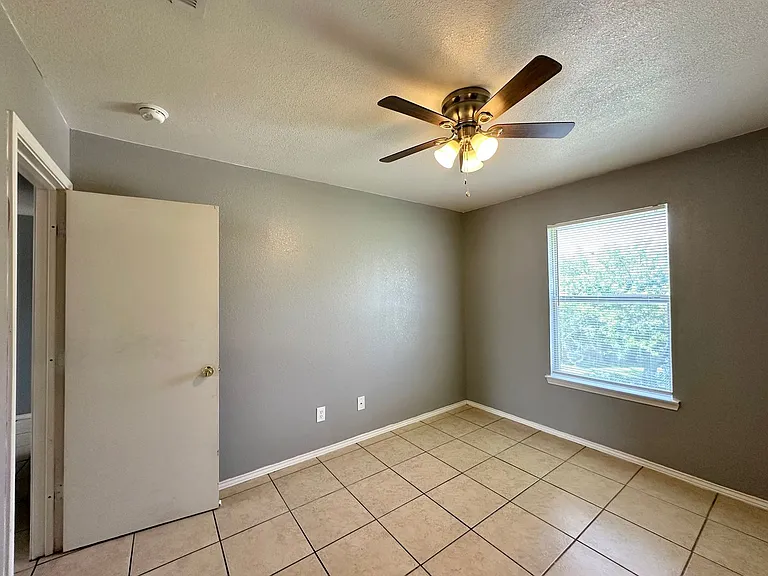 1704 Spring Rose Cir — Photo 58