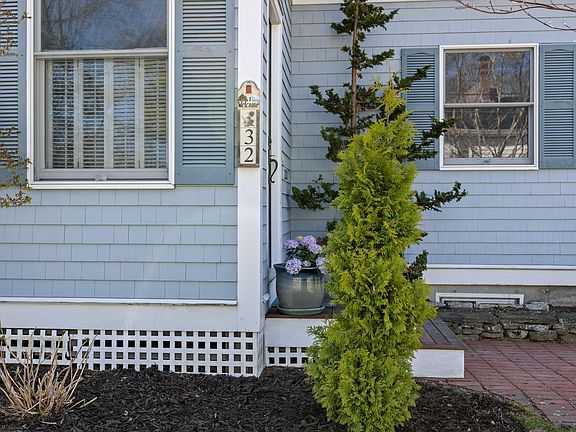 4th image of 32 Everett Road