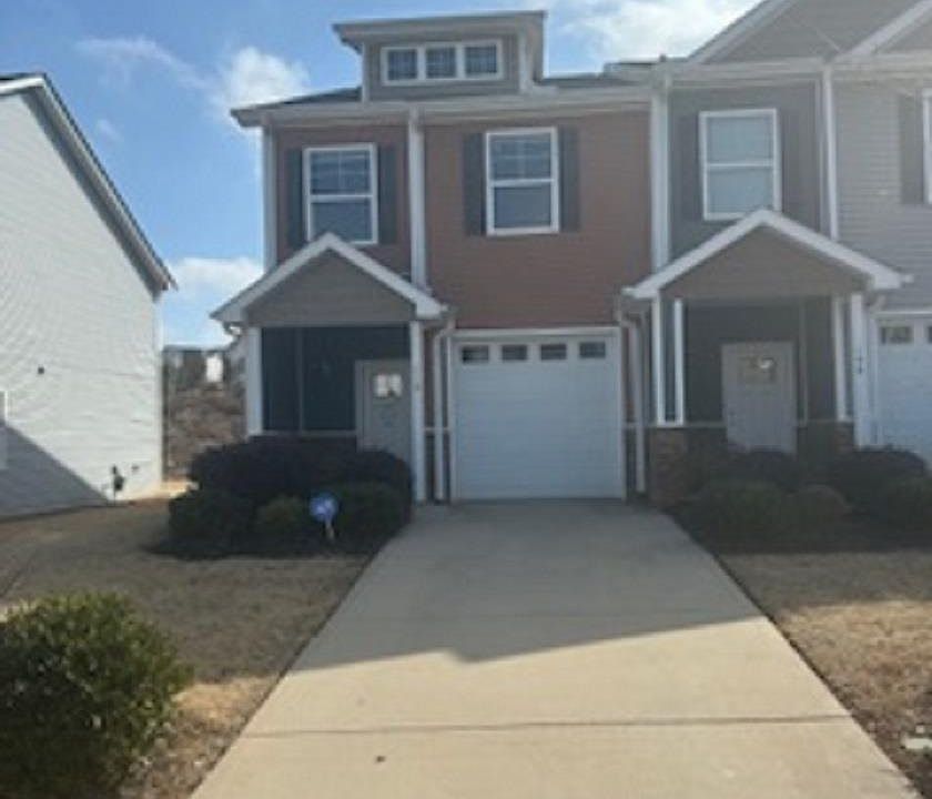 1st image of 112 Valley Creek Dr