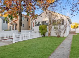 54 Sagamore Hill Dr, Port Washington, NY 11050