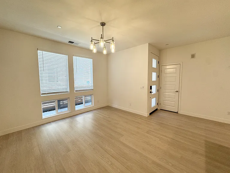 11161 Akarna Ct — Photo 7