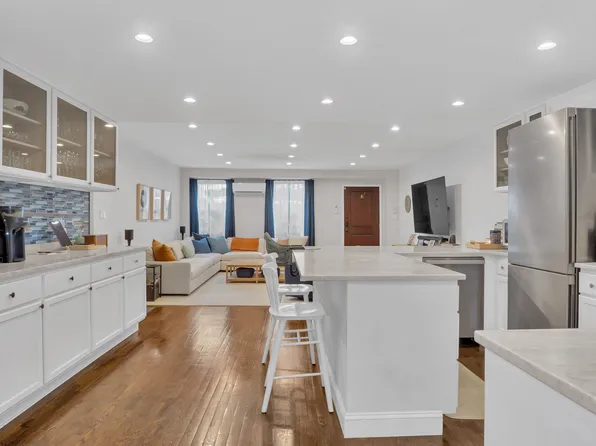 218 East 75th Street PE image 3 of 21
