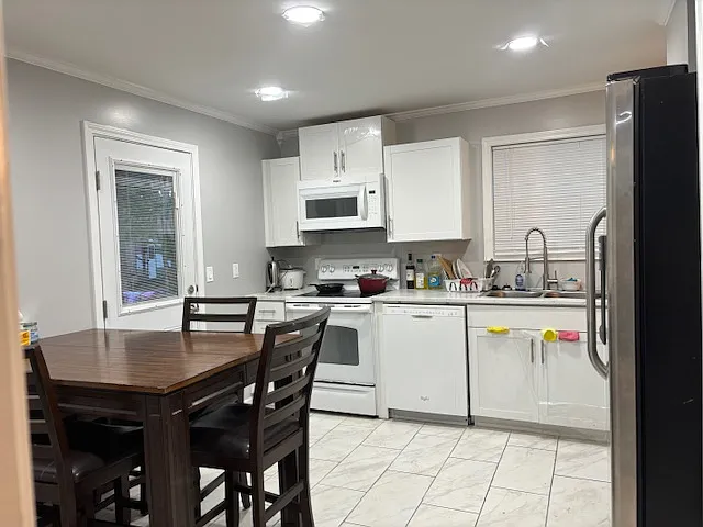 160 School Dr — Photo 3