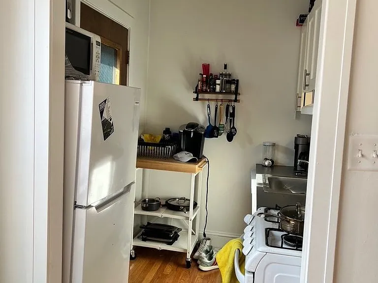929 W Oakdale Ave #3I — Photo 2
