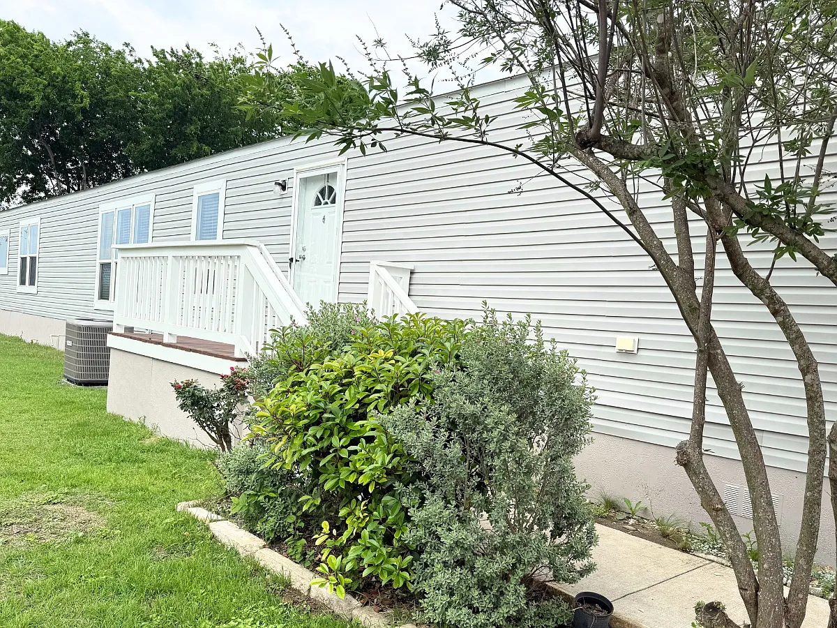 Building Photo - 201 Sonoma Dr #131