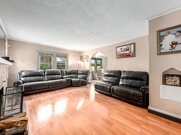 2nd image of 1118 Loral Ave
