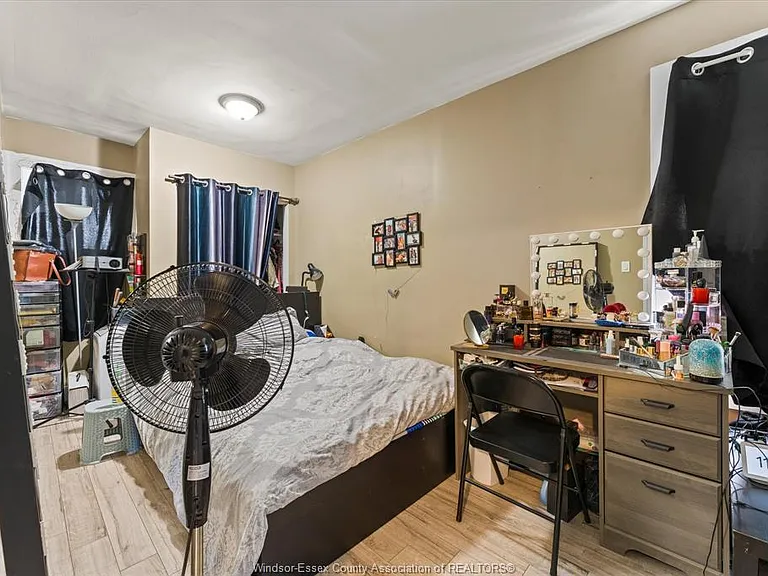 890 Howard Ave — Photo 34