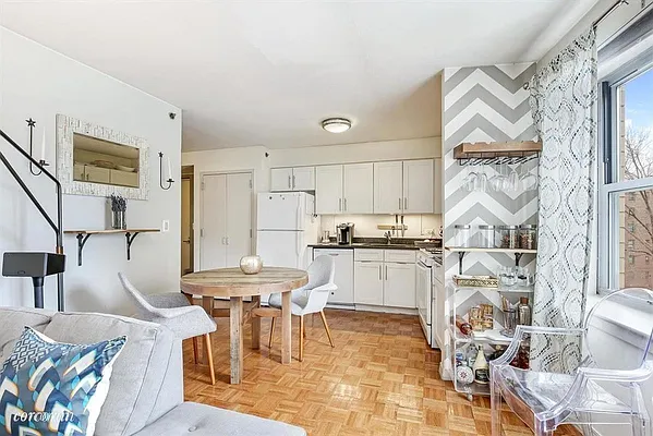 Rented by Red Apple Group | media 2