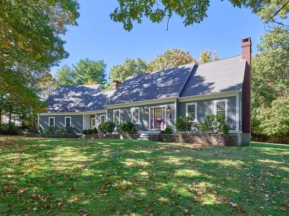 12 Fort Apache Dr, Franklin, MA 02038