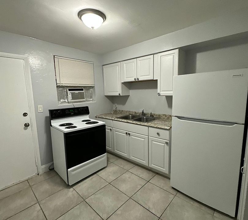 1st image of 2004 Palafox St Unit 2