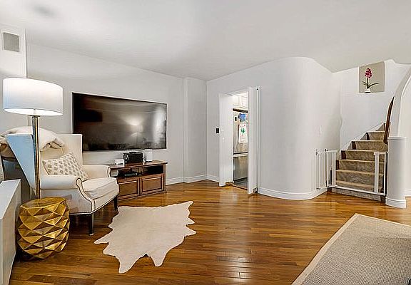 3rd image of 309 E 49th St #2/3B