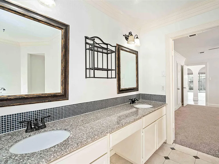 16054 Hidden Acres Dr — Photo 13