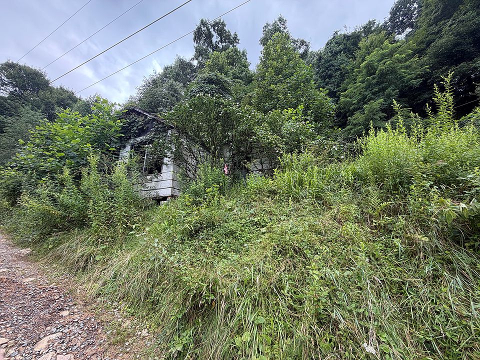 2nd image of 148 Blackberry St