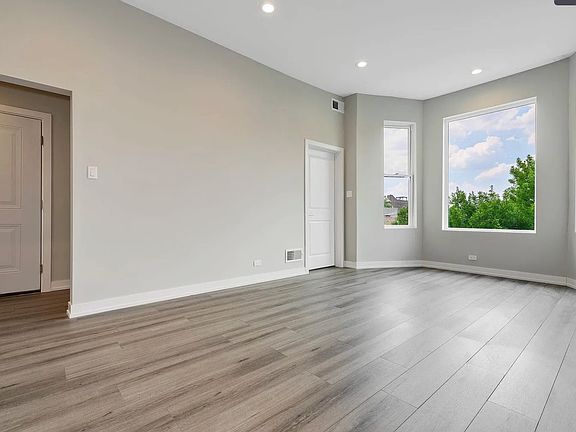 5th image of 3945 N Greenview Ave #3S