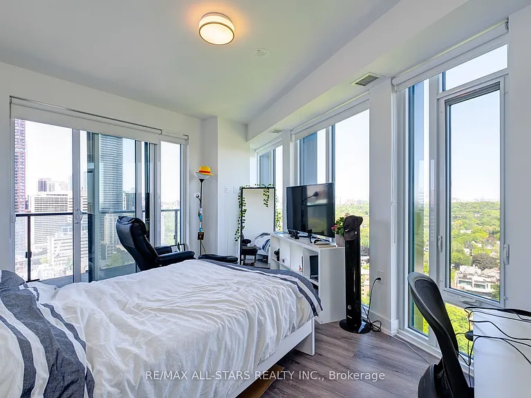 575 Bloor St E #2302 — Photo 15