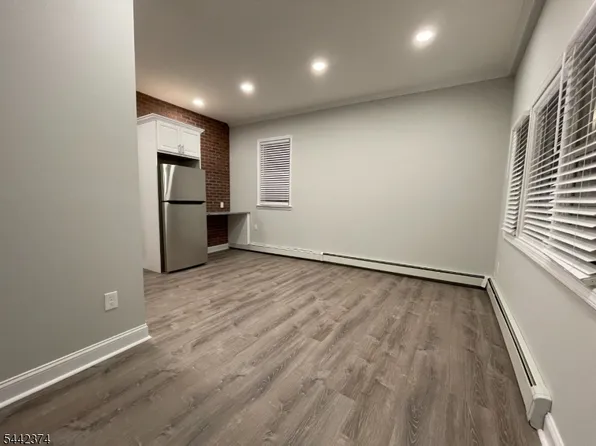 407 Brooks Blvd APT A, Manville, NJ 08835