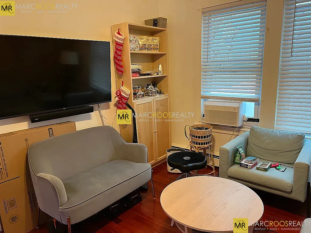 2 bed, 1.0 bath, 900 sqft, $3,180 — Photo 4