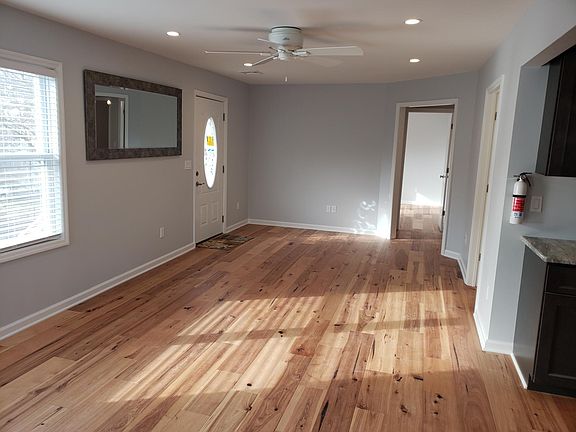 Spacious living room hard wood floors and ceiling fan.dimmer led lights