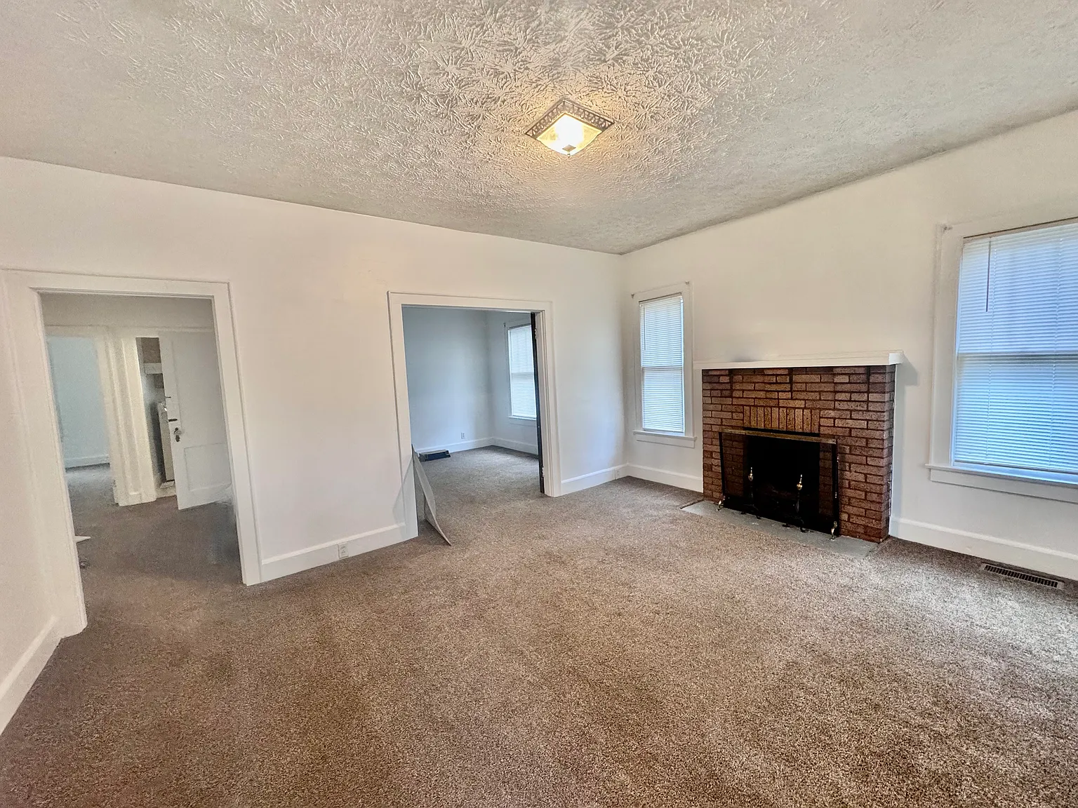 2 bed, 1110 sqft, $1,600 — Photo 4