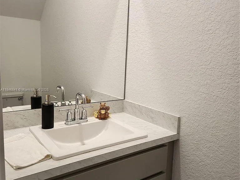 880 NW 3rd Way #880 — Photo 2