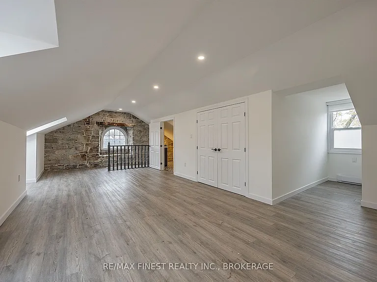 114 Yonge St — Photo 20
