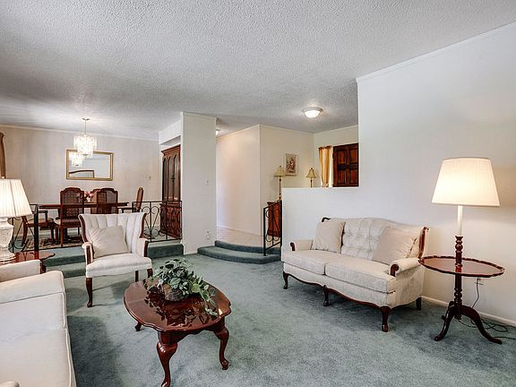 5th image of 2926 Kentucky St NE