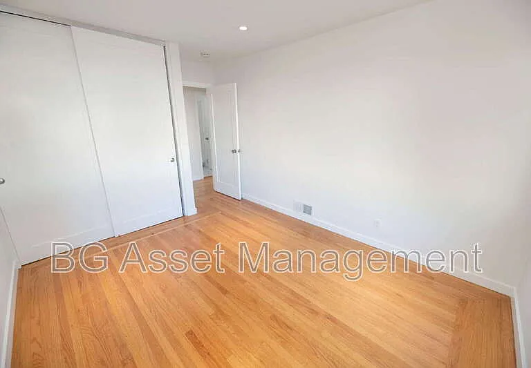 1411 Arlington Blvd — Photo 10
