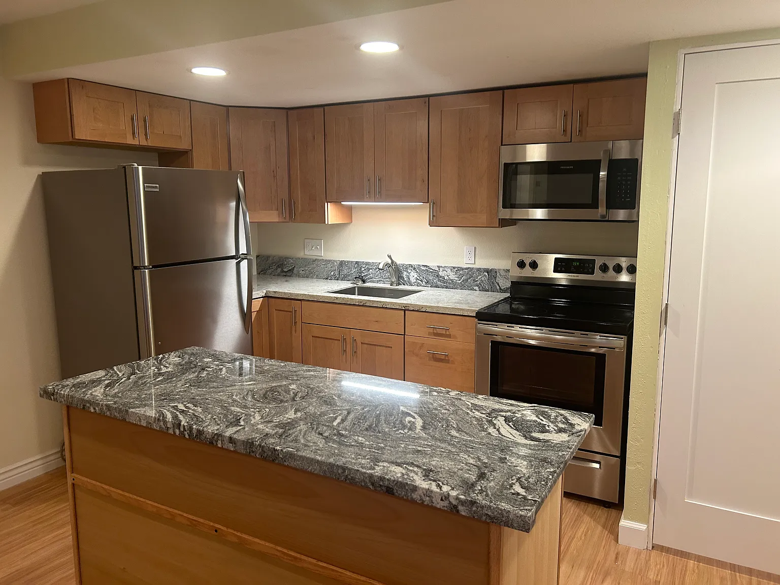Studio, 400 sqft, $1,250 — Photo 2